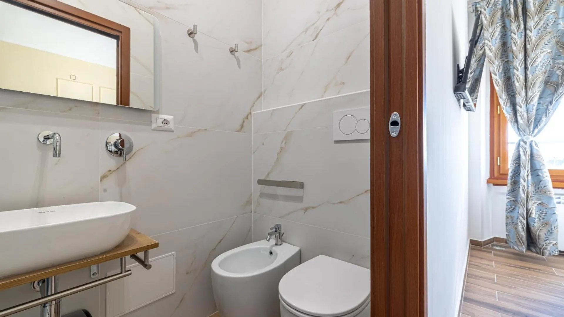 Colleoni B&B Roma 0*,  Italia